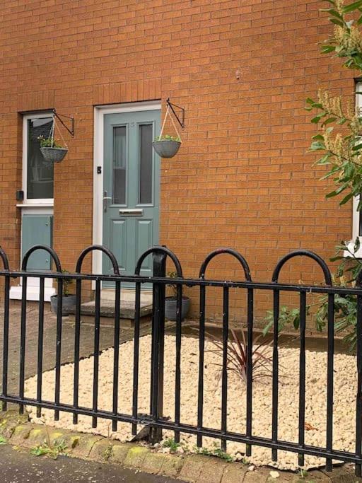 The Court Apartamento Belfast Exterior foto